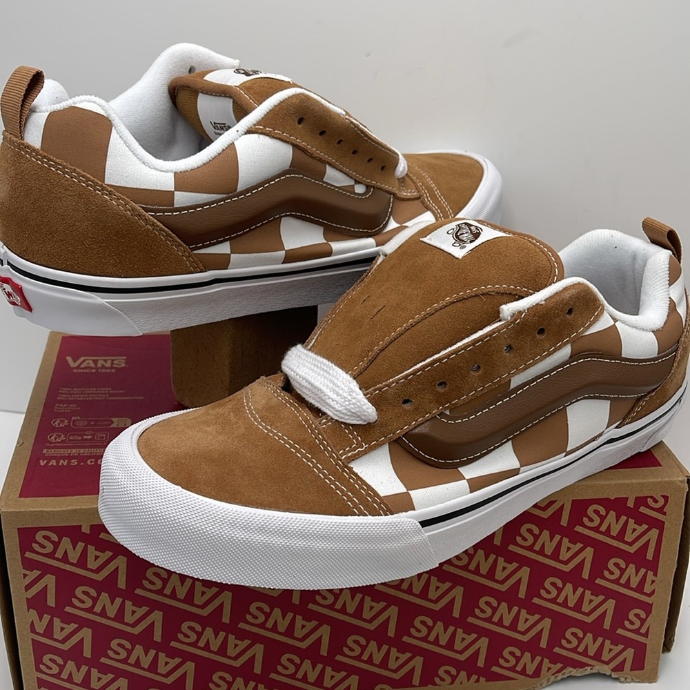 Vans Men’s Knu Skool
Mega Check Brown
VN000CRPBRO Brown and White Checkered Shoe - Picture 11 of 16